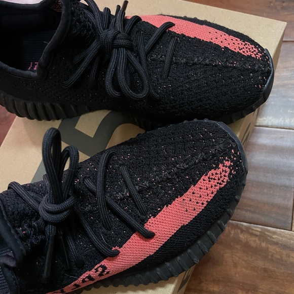 EUC Yeezy Boost 350 V2 Core Black Red size 5.5 - Picture 7 of 9
